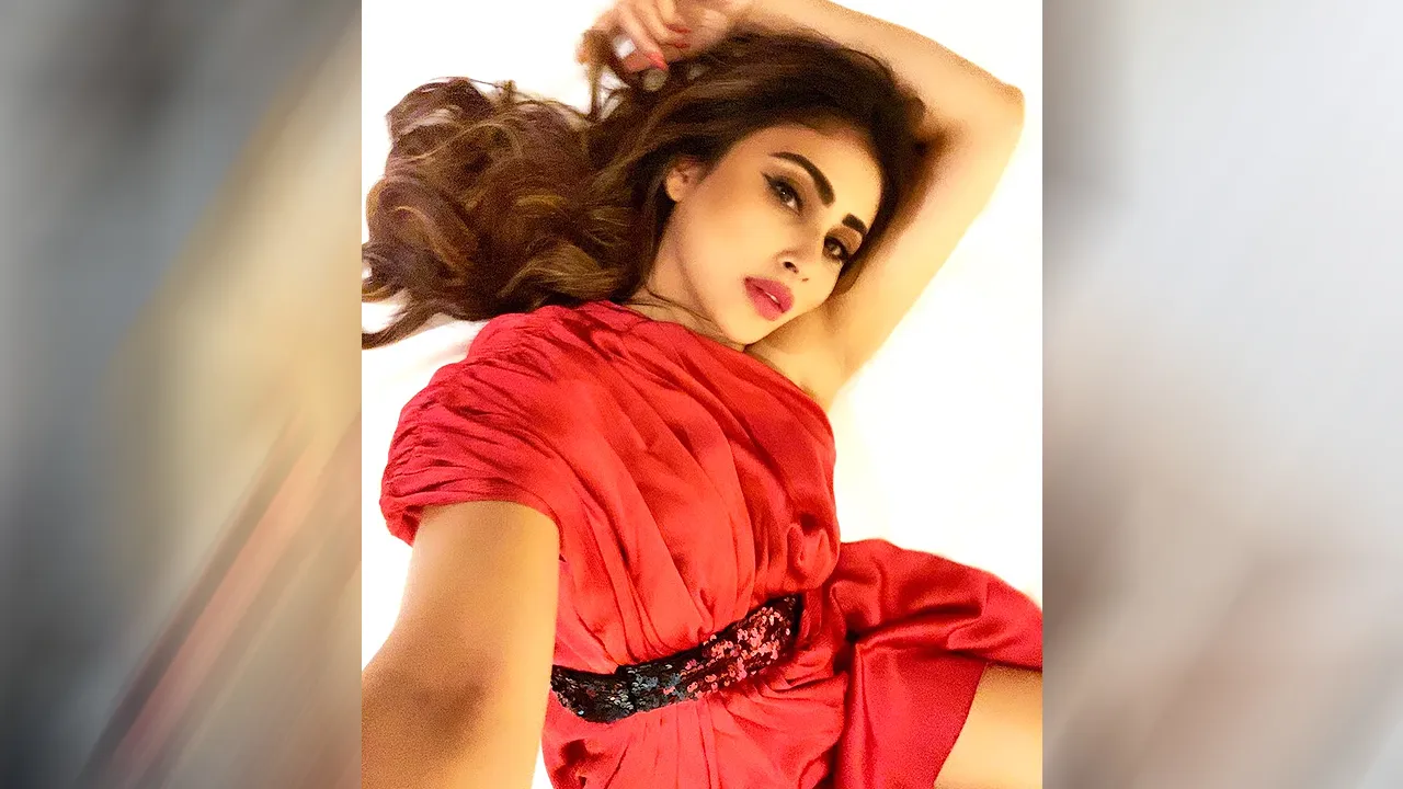 mouni roy 