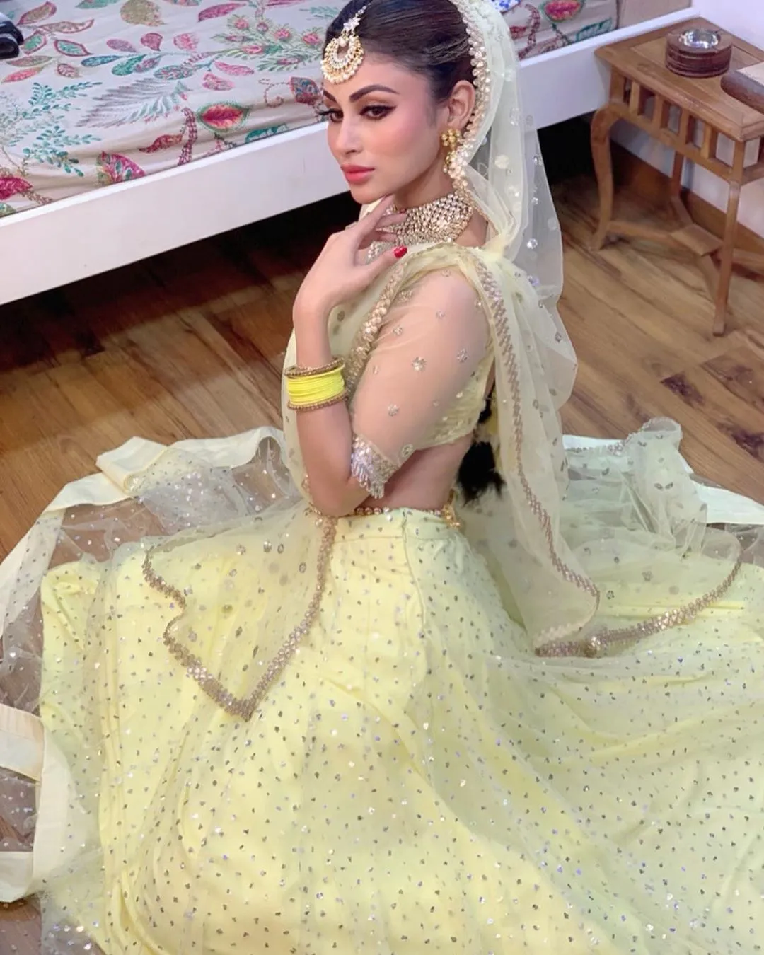 mouni roy 