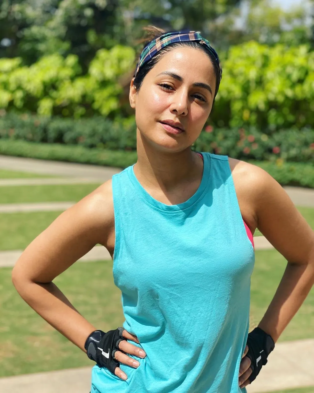 hina khan yoga2 