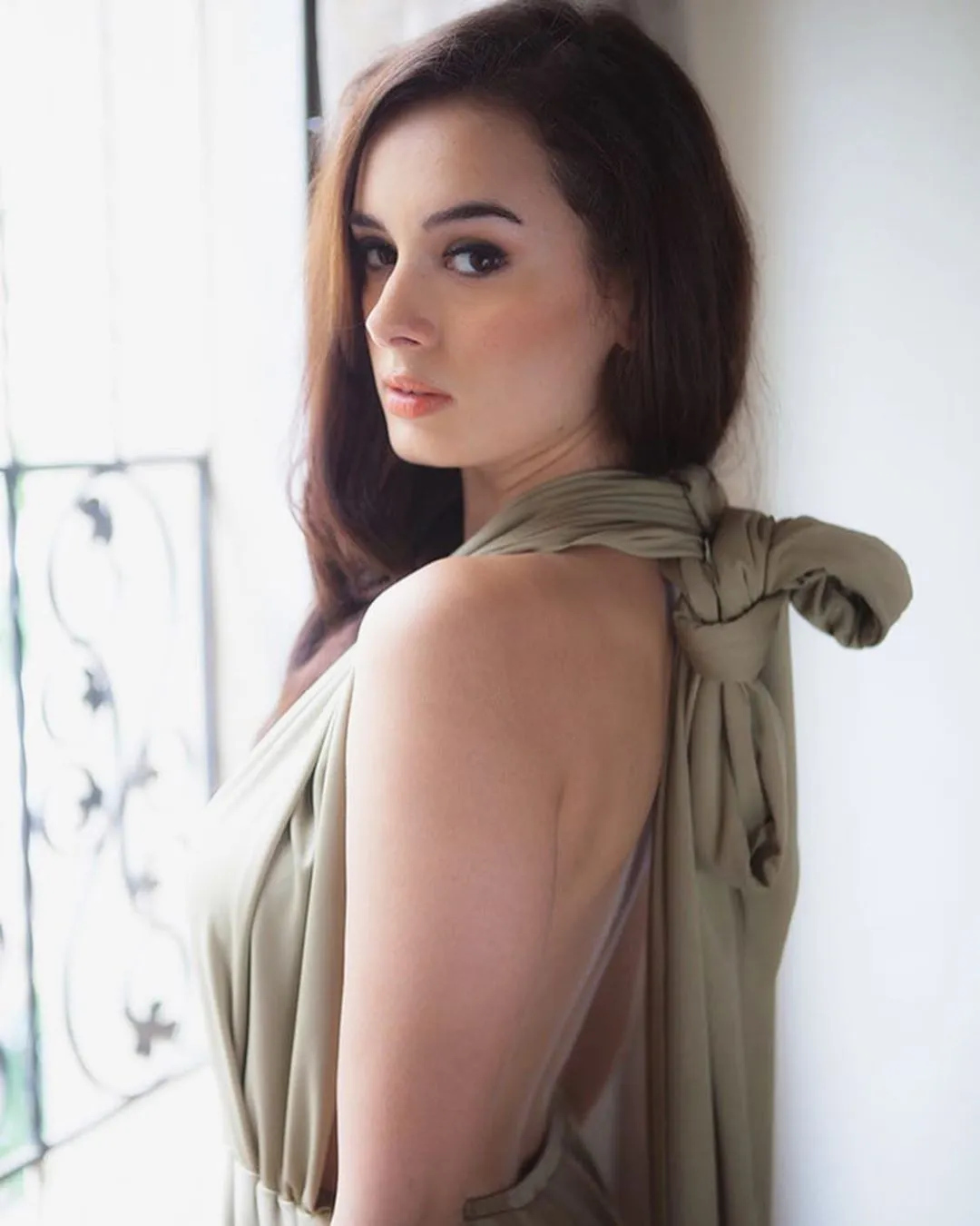 evelyn sharma15 