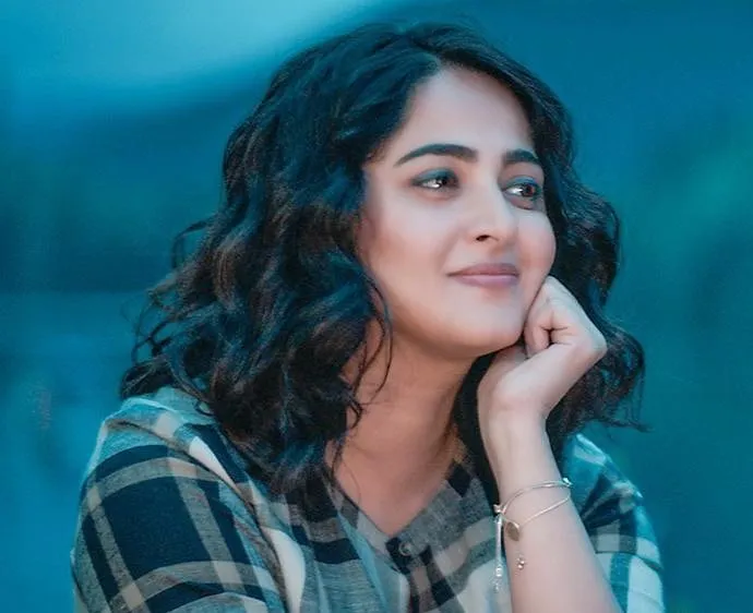 anushka1 
