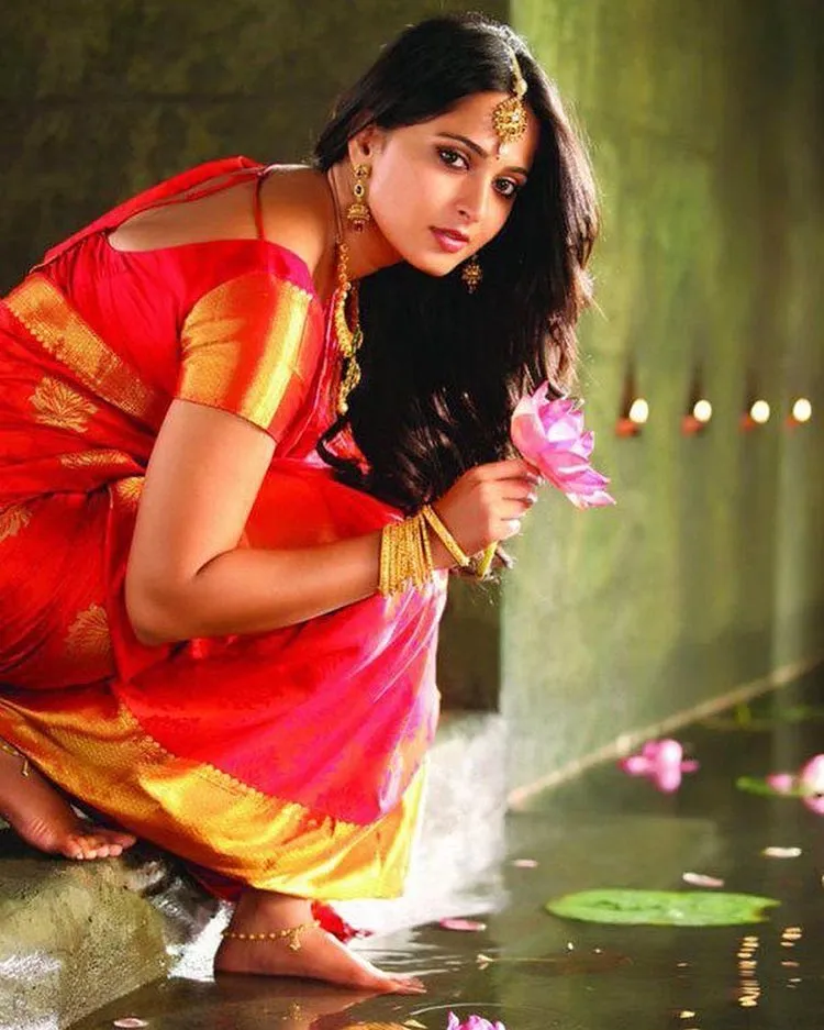 anushka2 