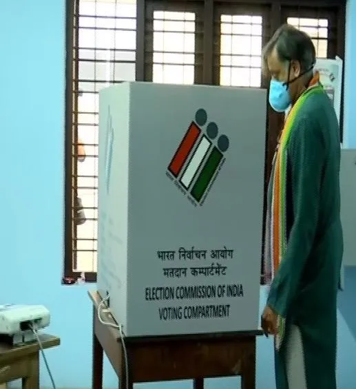tharoor 