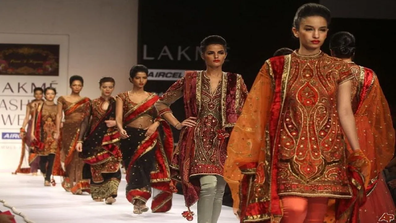 Famous Indian Fashion Designer 