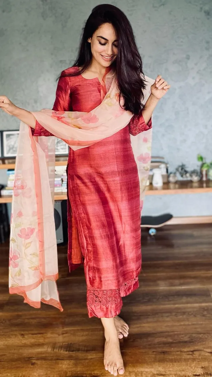 Surbhi Jyoti 