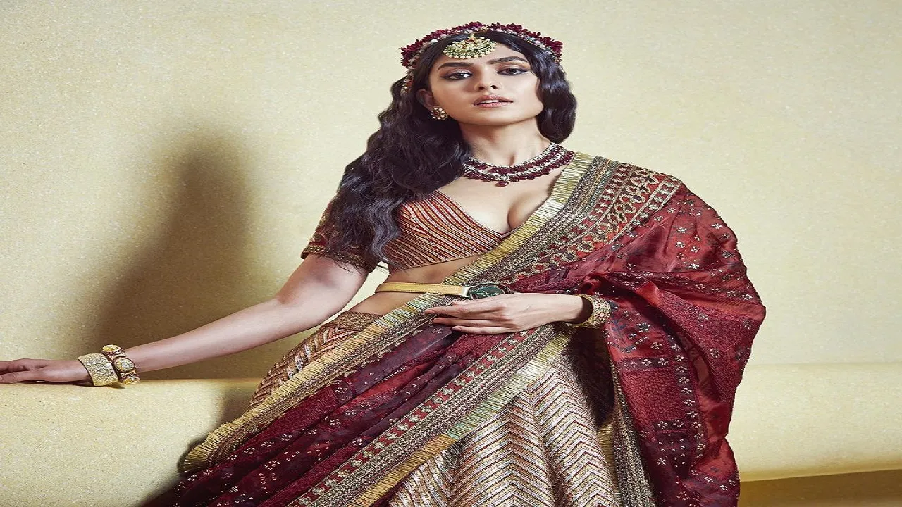 mrunal thakur latest bridal look in jj valaya outfit 