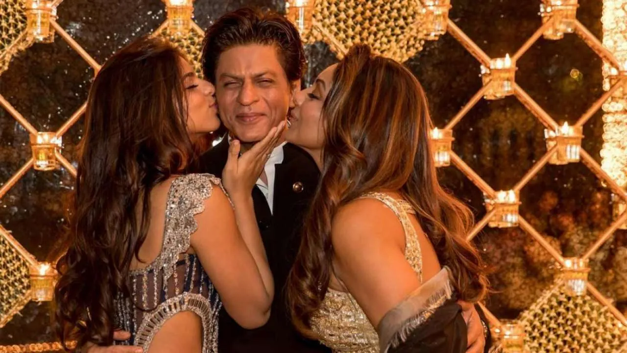 978527 shahrukhkhan gaurikhan suhanakhan raavan premiere 