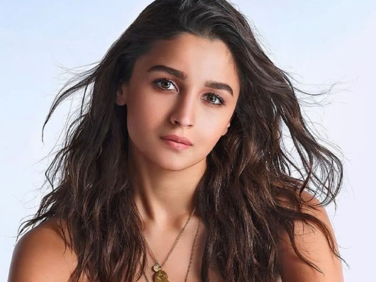 Alia Bhatt starts Monday morning with a hot bikini photo 