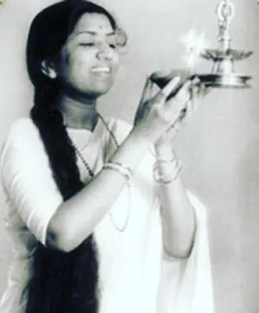 lata mangeshkar15 