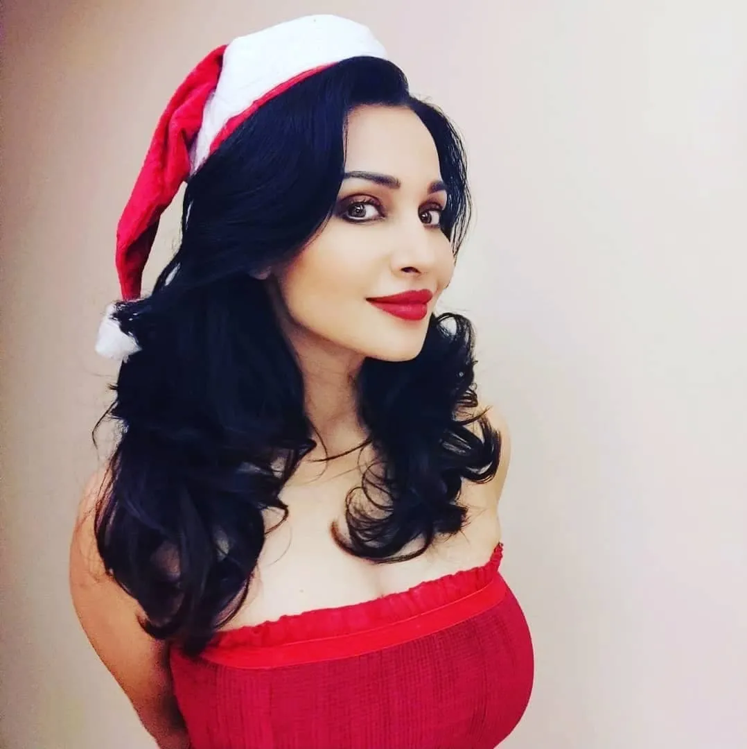 flora saini3 