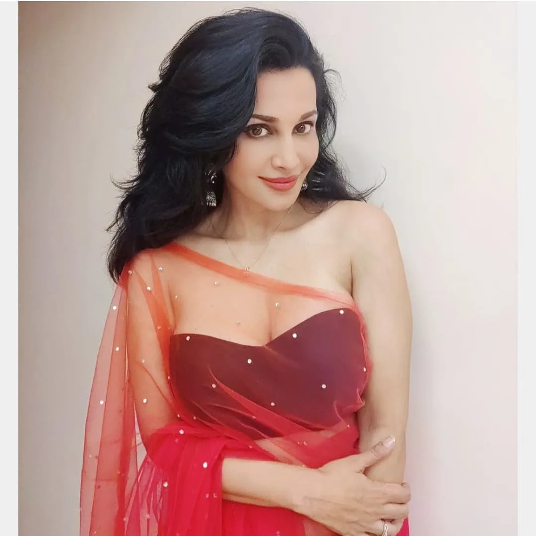 flora saini12 