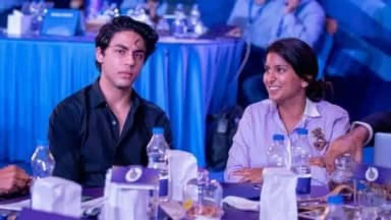 iplauction2021 shah rukh khans son aryan khan juhi chawlas daughter jahnavi mehta attend event toget