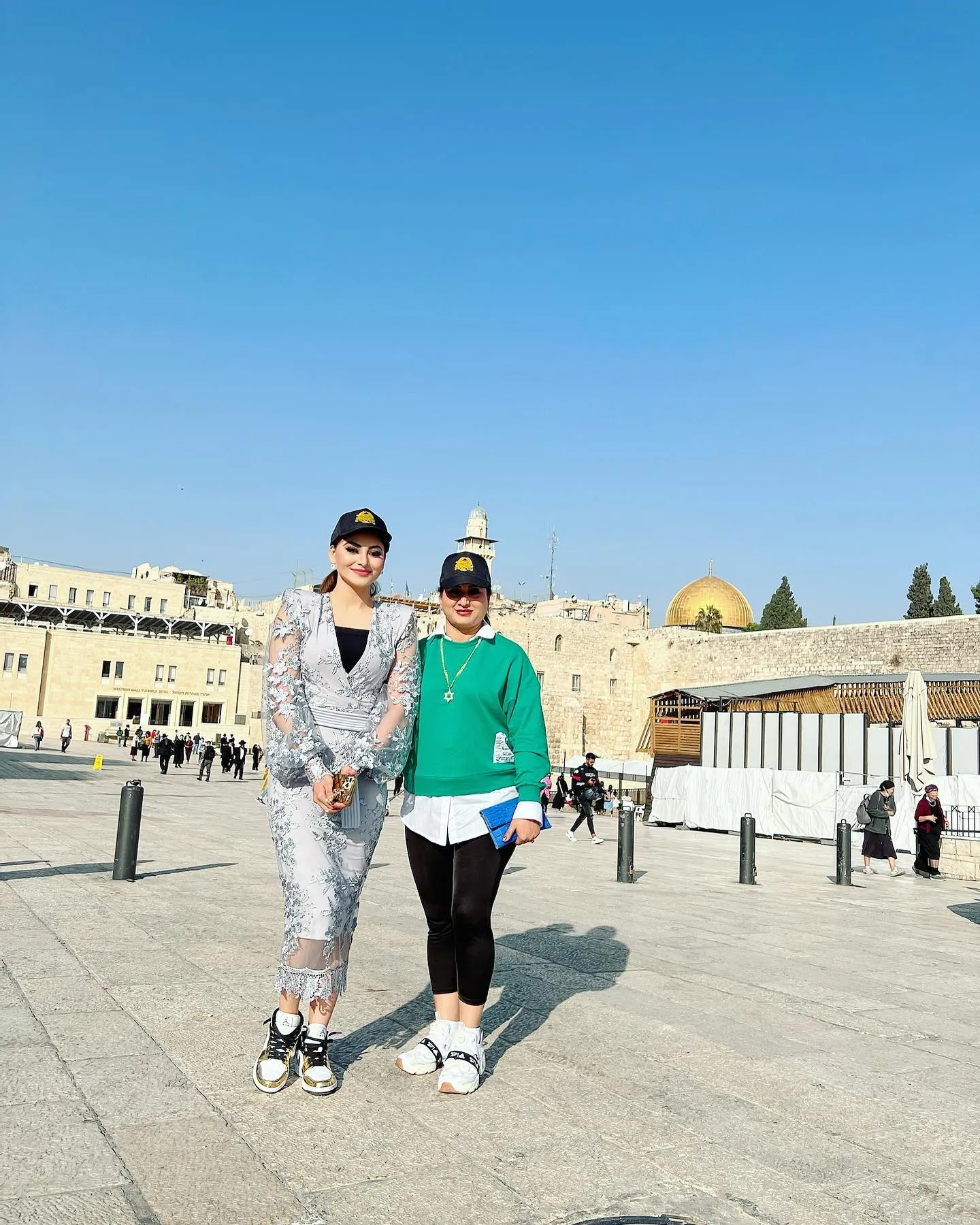 urvashi with mother3 