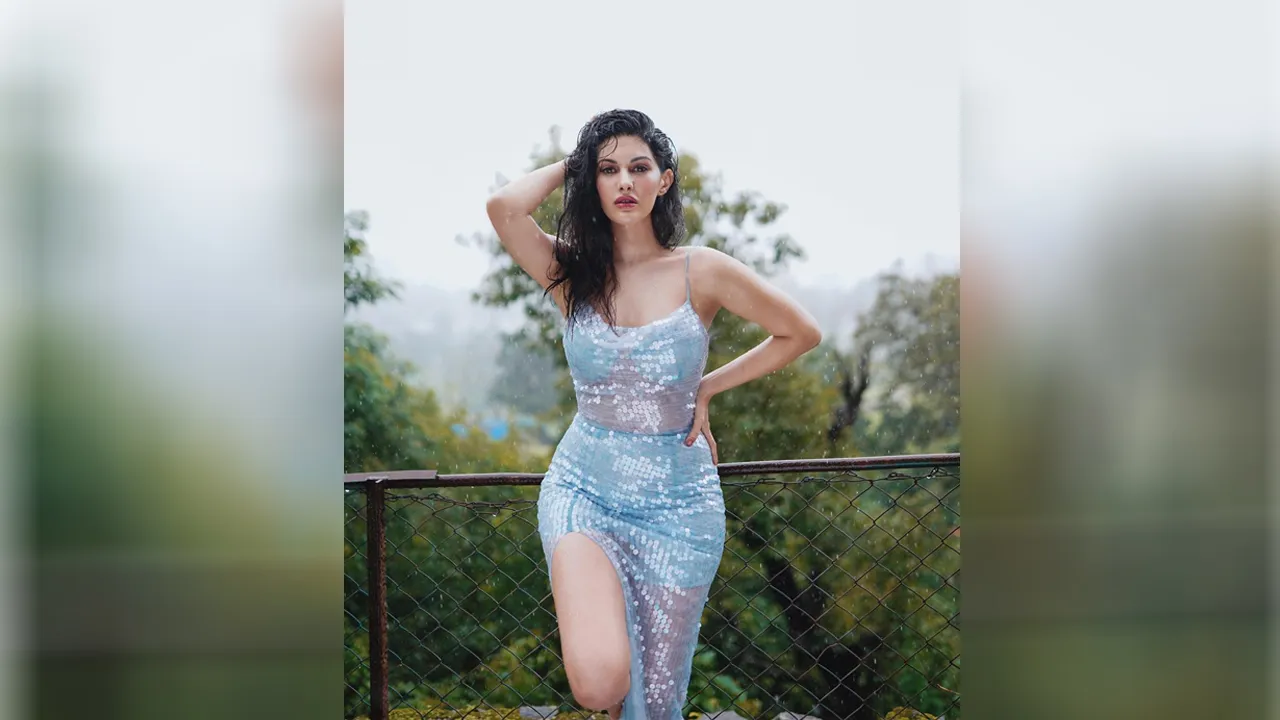 amyra dastur