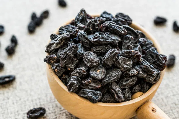 black raisins