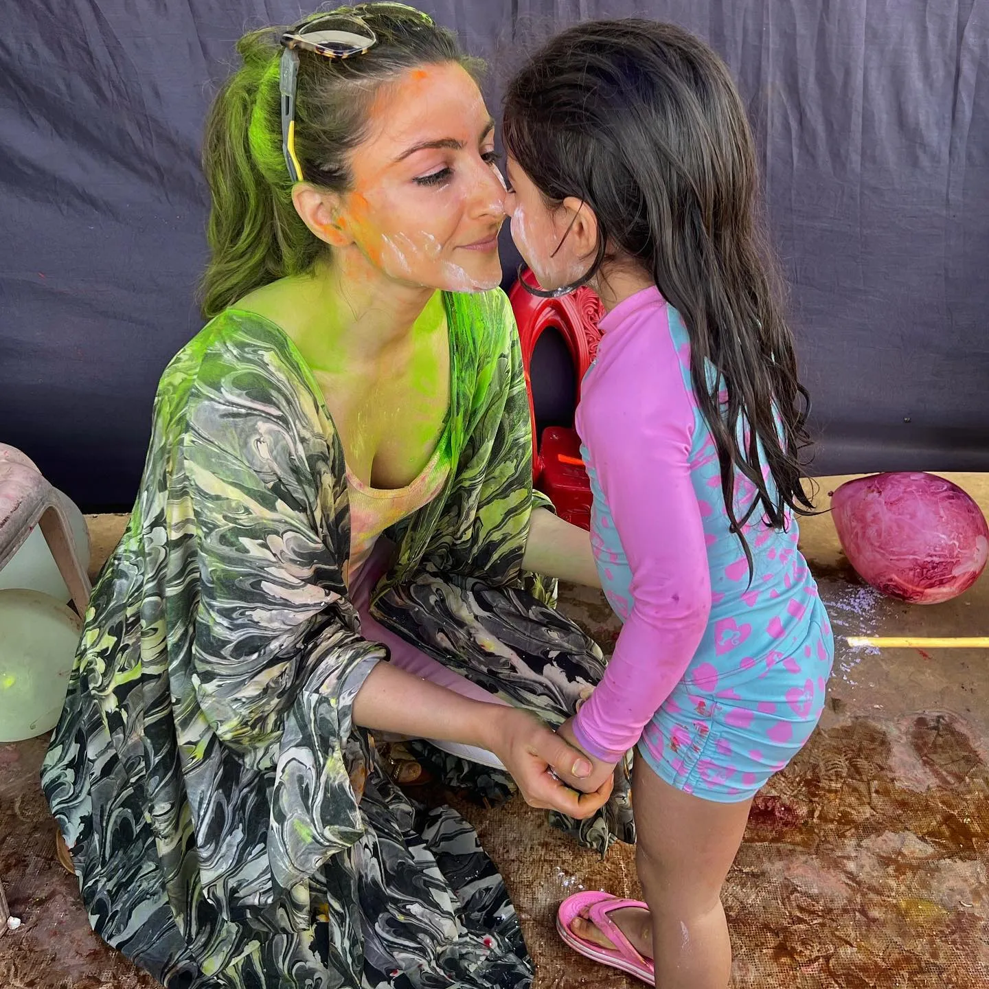 soha holi2 