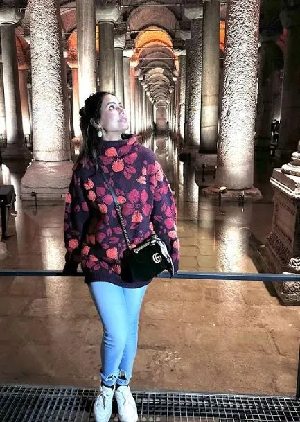 Hina Khan in Turkey