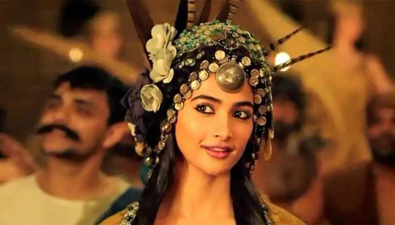 827660 pooja hegde 