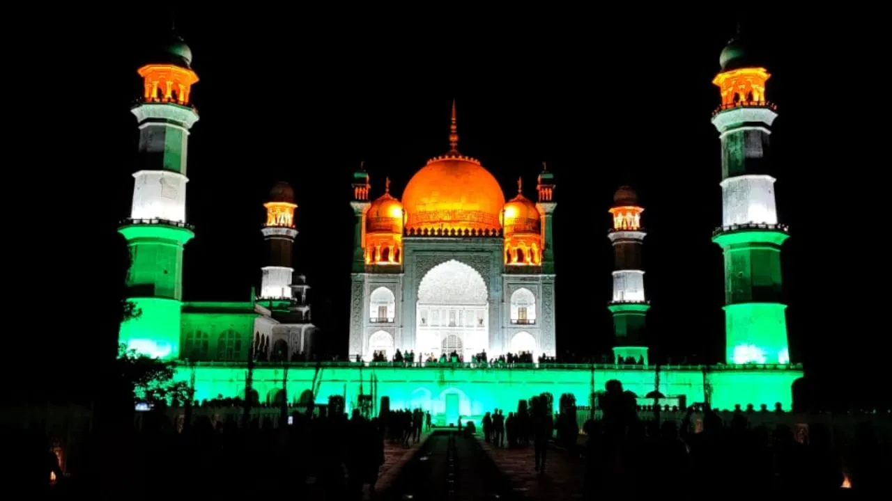 Taj in tricolor