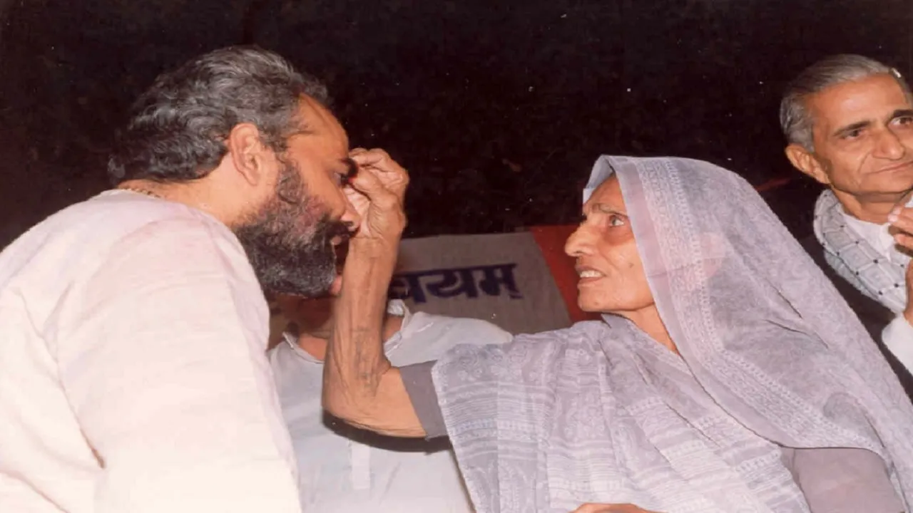 modi with mother 