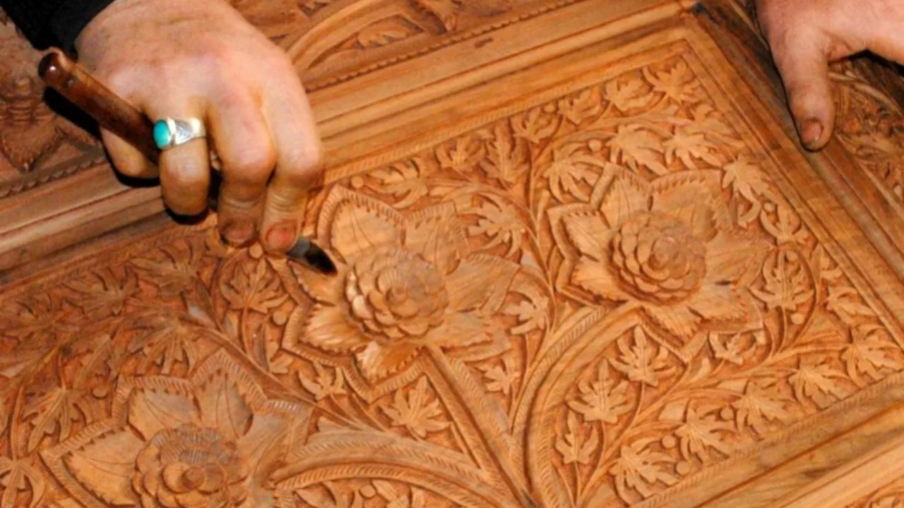 kashmiri wood carving 