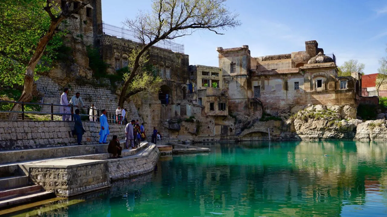 Katas Raj Mahal Temple Karachi 