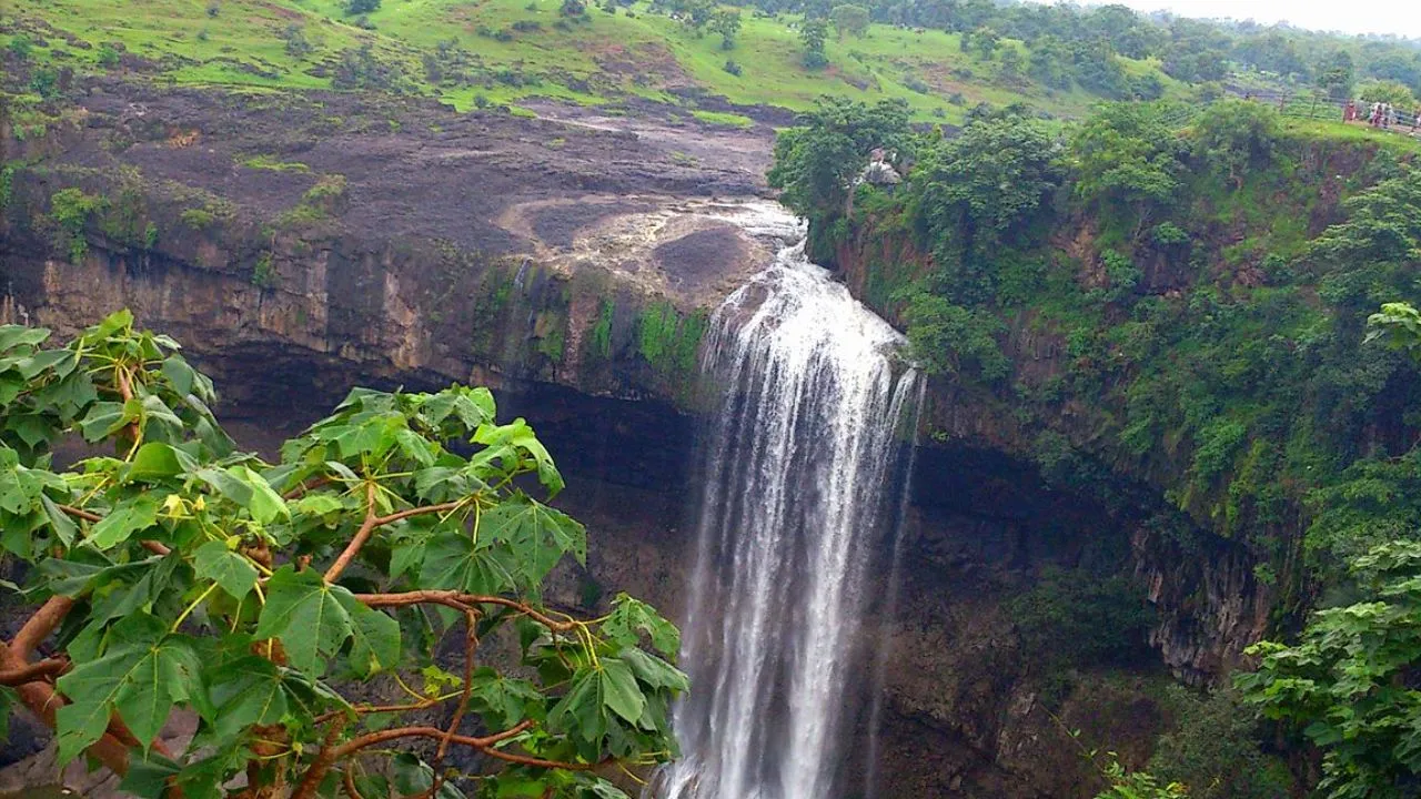 Tincha Waterfall 
