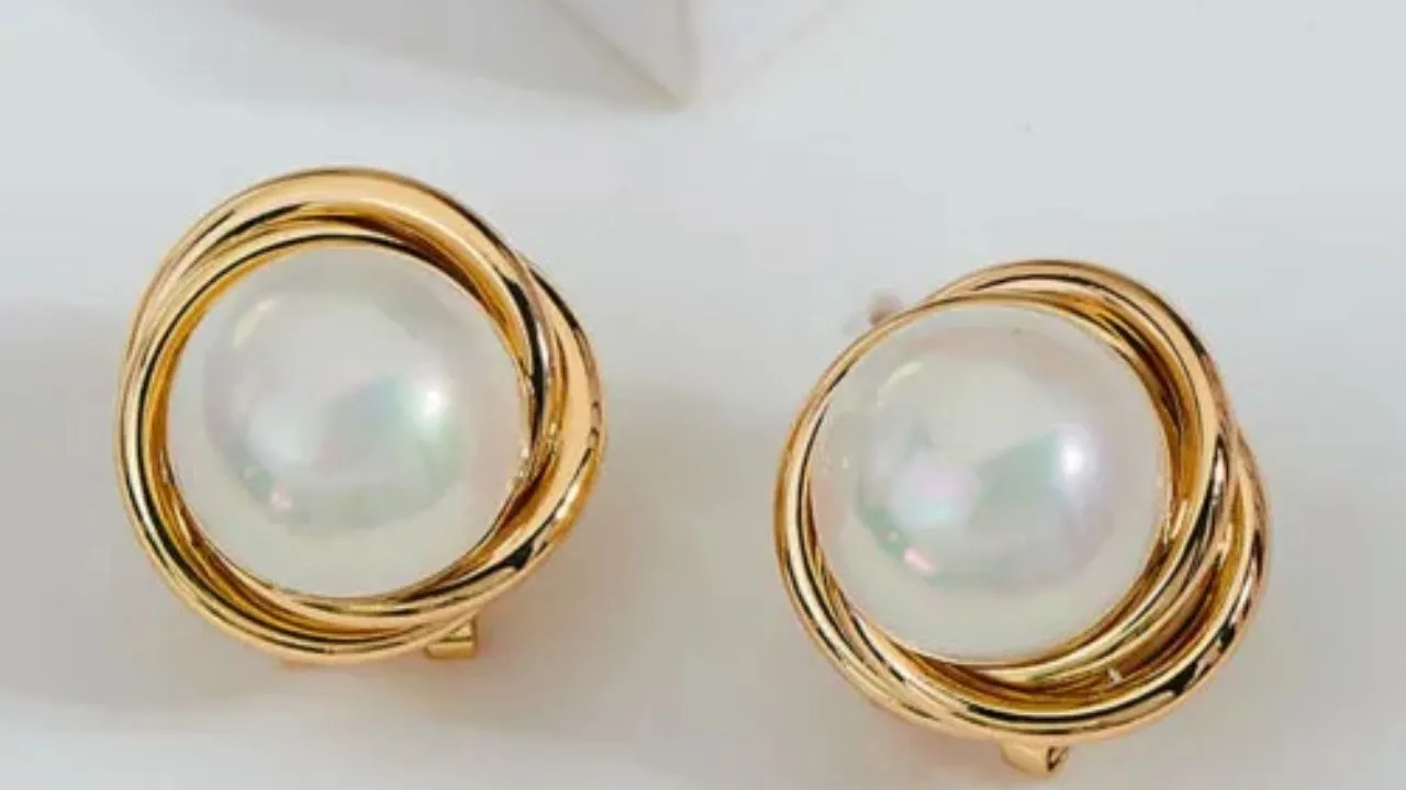 pearl earring 