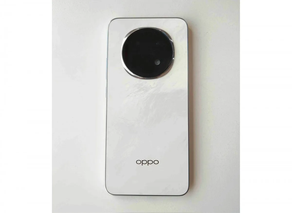 Oppo F29 leaked live image: GSMArena