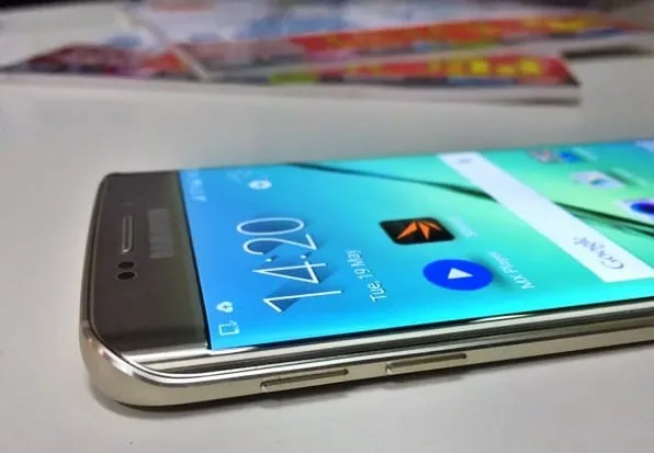 The edges and buttons on the S6 Edge feels premium and offer a good tactile feedback