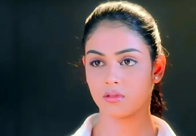 genelia in satyam.png