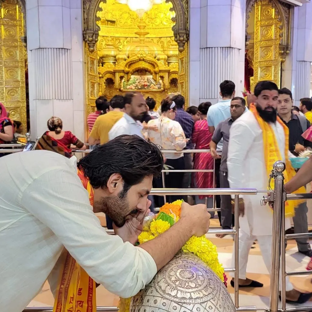 Kartik Aaryan Visits Siddhivinayak to Seek Blessing for the Success of Bhool Bhulaiyaa 2, and keeps up with his tradition!