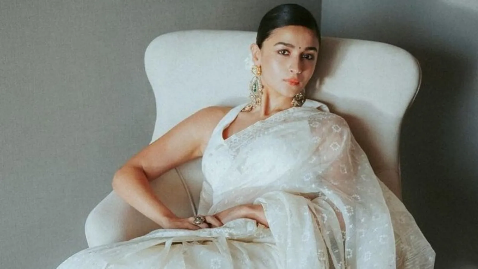 Alia Bhatt’s ReplicaTakes Over Internet By Surprising Netizens