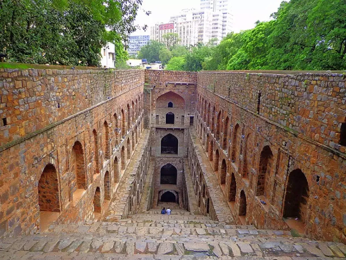 Facts About Agrasen Ki Baoli,दिल्ली के अग्रसेन की बावली, जहां से जुड़े हैं  कई अनसुने और अनसुलझे राज़ - interesting facts about agrasen ki baoli in  delhi - Navbharat Times