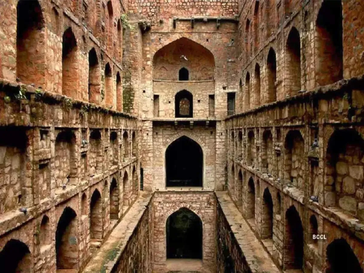 Information About Agrasen Ki Baoli,Facts About Agrasen ki baoli: क्यों  रहस्‍यमयी है अग्रसेन की बावली? जानें इतिहास और रोचक तथ्य - interesting  facts and history about agrasen ki baoli in hindi -