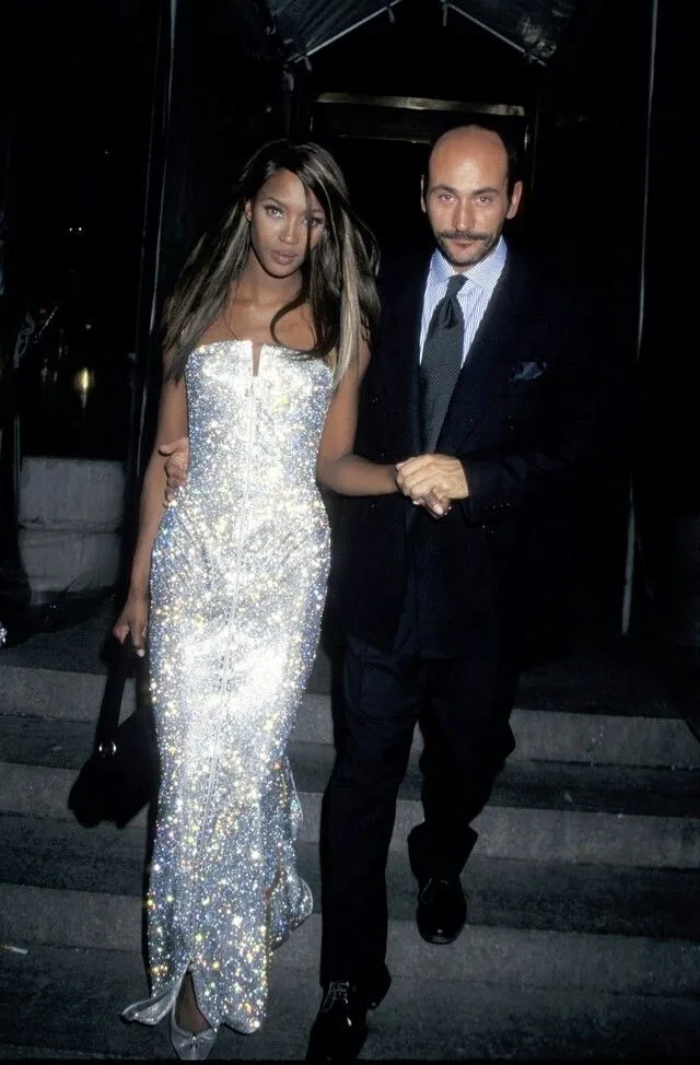 Naomi Campbell in Versace, Met Gala 1995 | Met gala dresses, Met gala  looks, Gala dresses