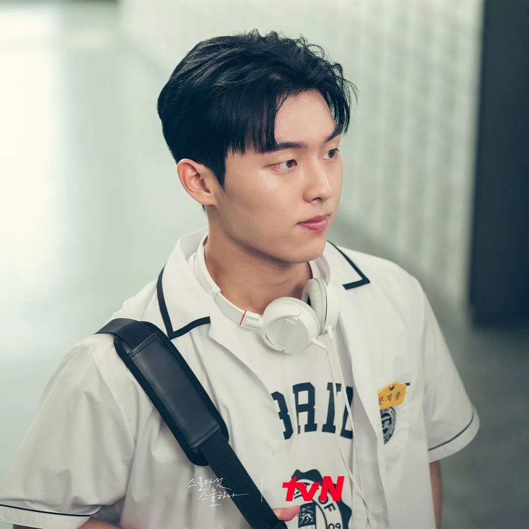 Choi Hyun Wook Flaunts His Powerful  Fashionable Influencer Role In Upcoming 2022's Drama “Twenty Five, Twenty One”<br />
