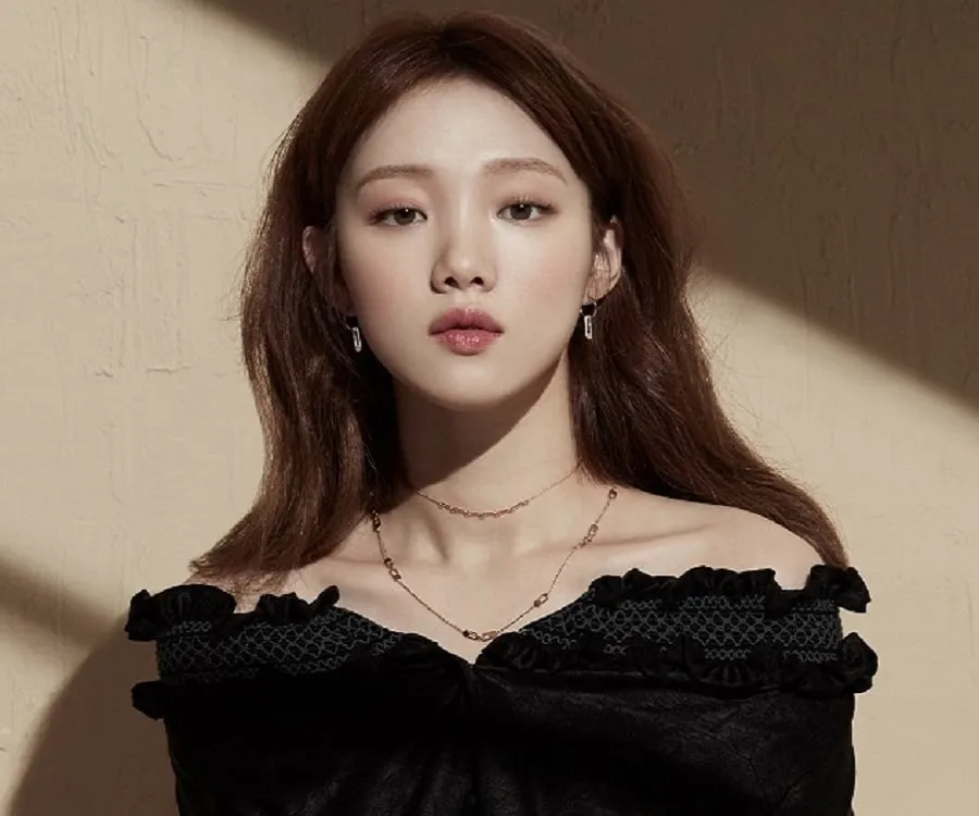 Lee Sung-kyung - Bio, Facts, Family Life of South Korean Actress