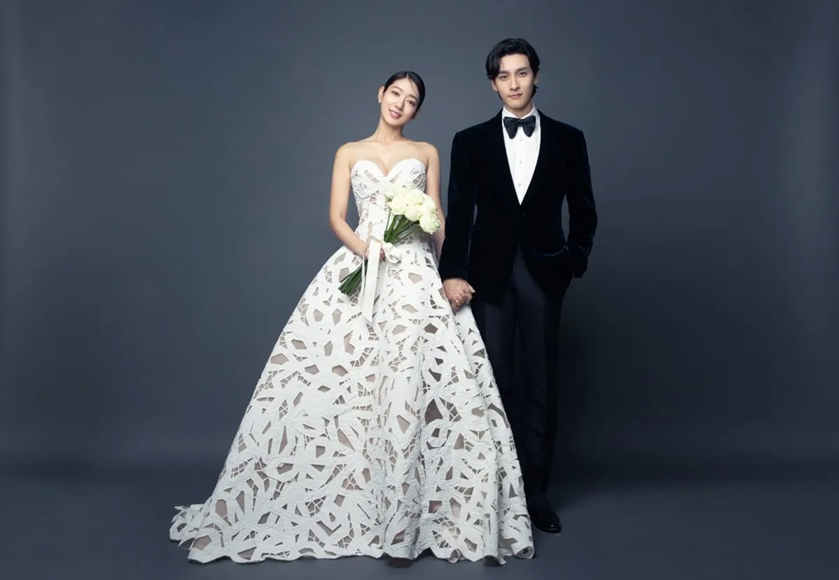 Lee Min Ho Gives Humorous Greetings To   Park Shin Hye On Her Wedding<br />
