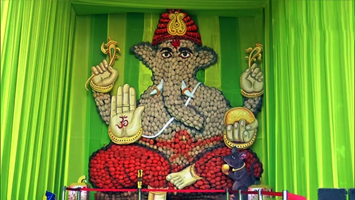 Hyderabad pandal gets eco-friendly Ganesh idol made up of 17,000 coconuts