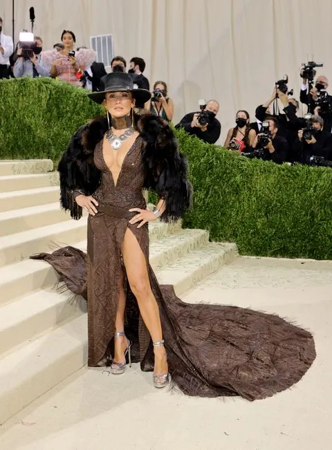 new york, new york   september 13 jennifer lopez attends the 2021 met gala celebrating in america a lexicon of fashion at metropolitan museum of art on september 13, 2021 in new york city photo by mike coppolagetty images