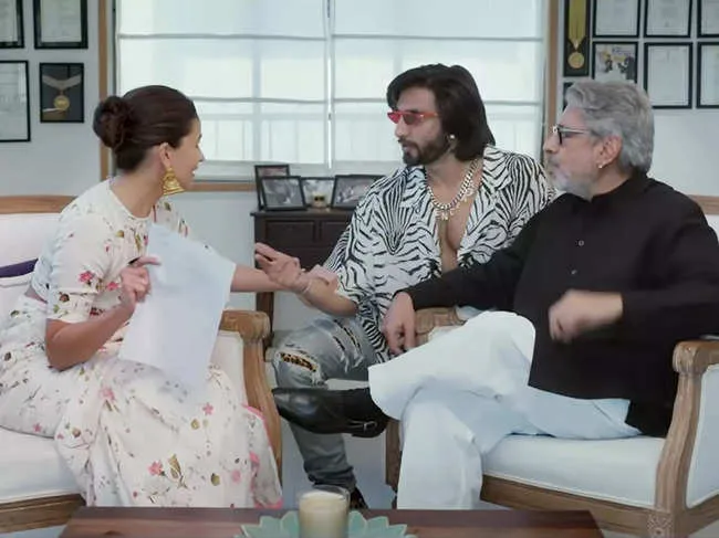 Alia Bhatt interviews Sanjay Leela Bhansali, asks him the secret behind  making 'Gangu'; Ranveer Singh crashes the formal chat - The Economic Times