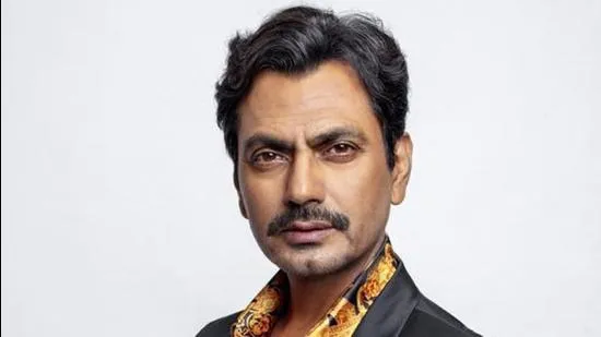 Nawazuddin Siddiqui stops the bodyguard from pushing a fan trying to take a selfie with him. Netizens call him a humble Person