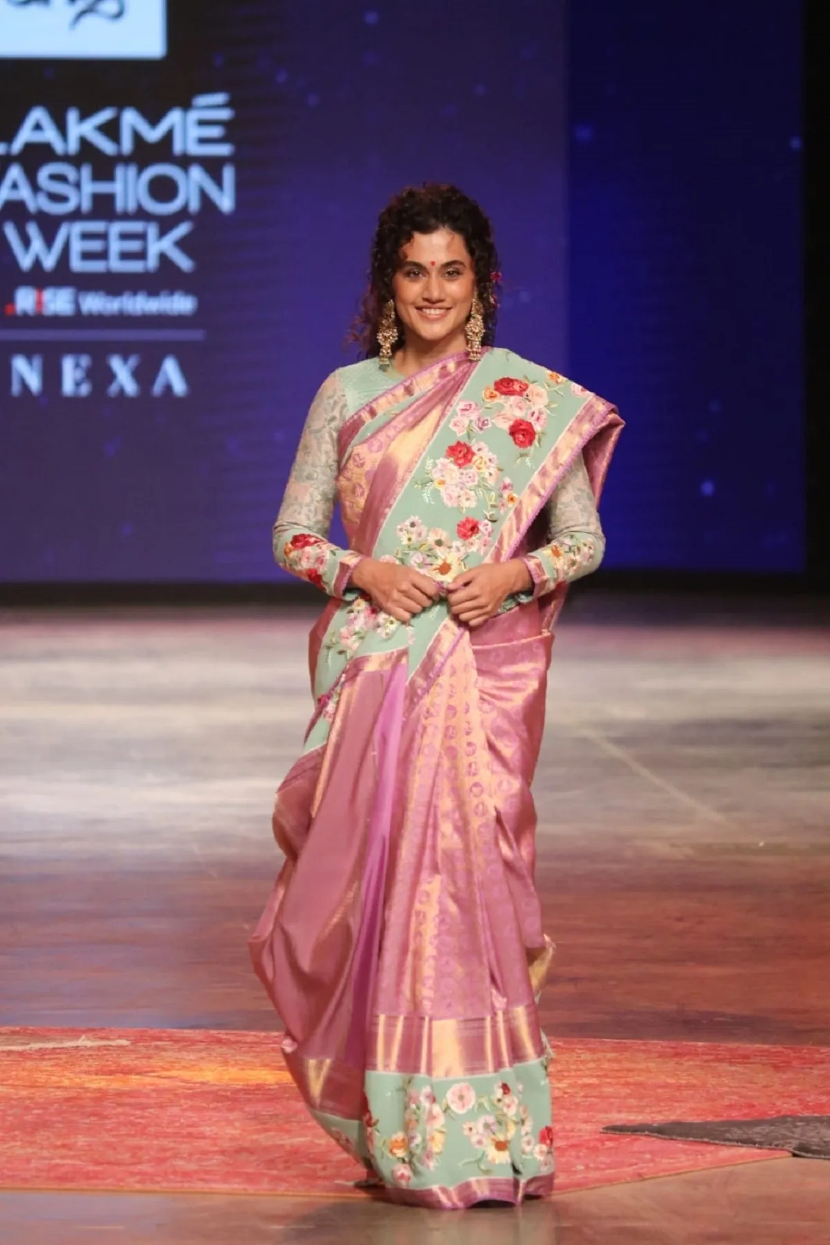 Taapsee Pannu turns showstopper for Gaurang Shah at Lakme Fashion Week 2021  Day 3. Pics and videos - Lifestyle News