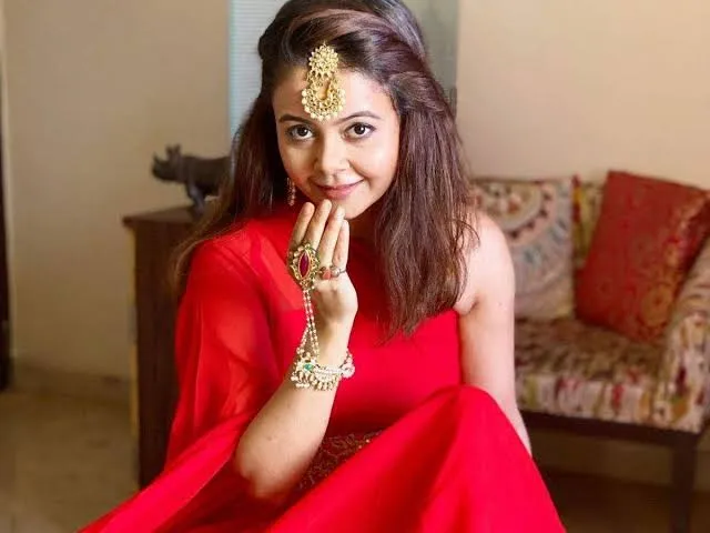 Devoleena Bhattacharjee is in shock as a murder took place in her buliding. She is scared now!