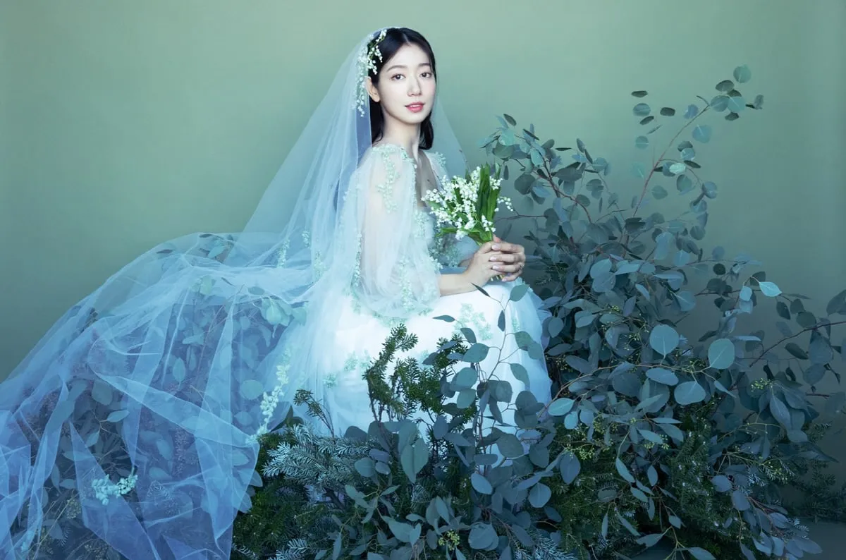 Park Shin Hye And Choi Tae Joon Gave Sneak Peek Pictures Of Their Alluring Wedding<br />
