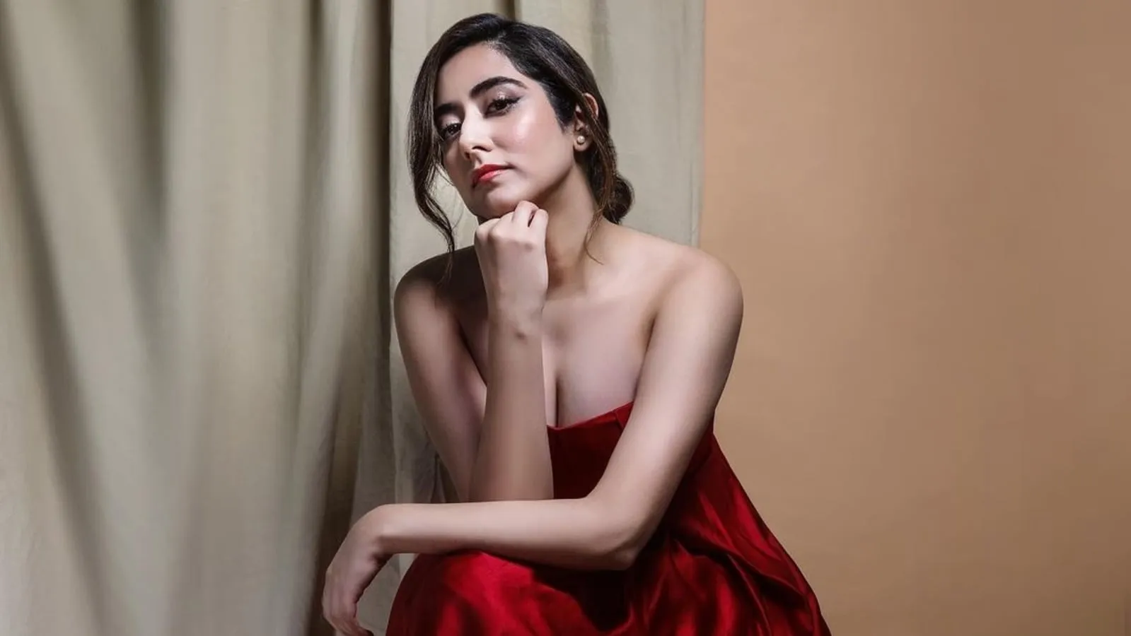 Talented Jonita Gandhi's 2022's Urban Punjabi single 'Hauli Hauli' is out now