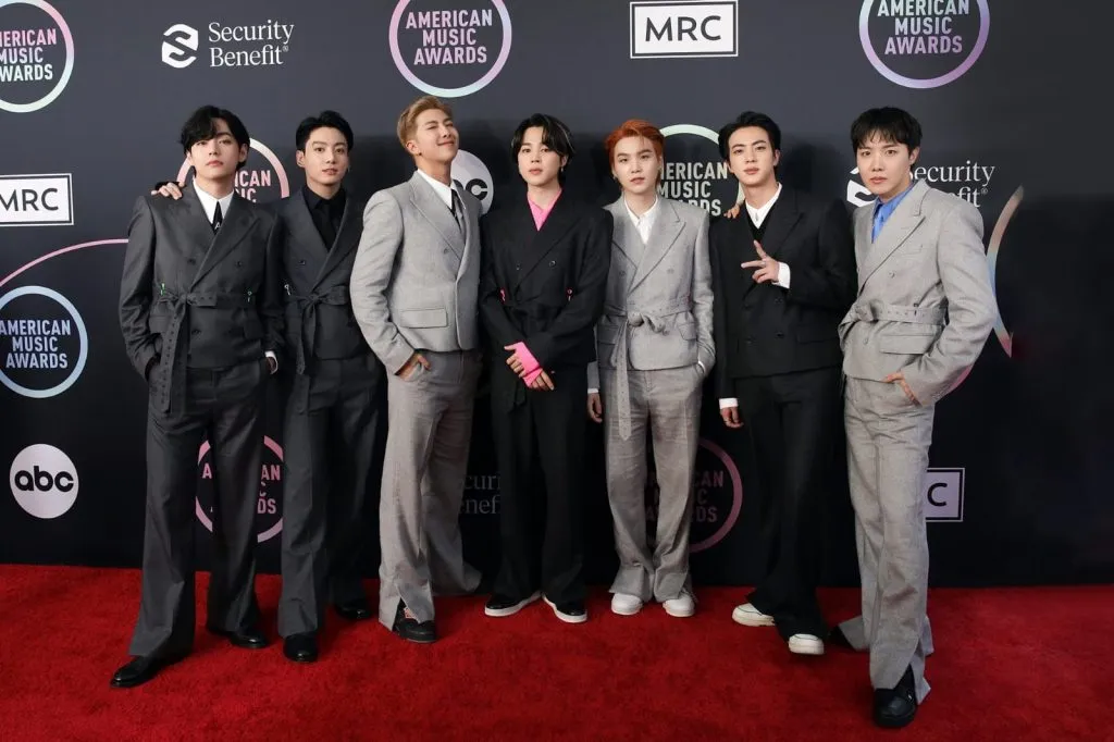 South Korean President Moon Jae In Gives Best Wishes To BTS On Their Win At The 2021 AMAs<br />
