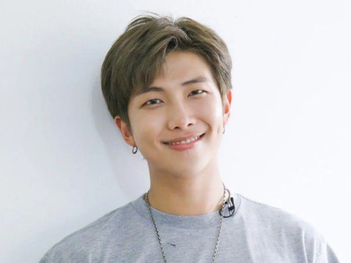 BTS RM responded to one of the fan's posts on Weverse who revealed that her family thinks she's dating Jimin.<br />
