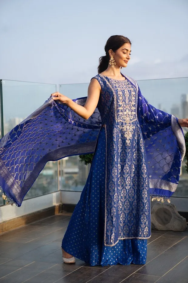 Pooja Hegde is keeping our weekday blues at bay in a breezy kurta set by  Anita Dongre worth Rs.1.20 Lakh 1 : Bollywood News - Bollywood Hungama